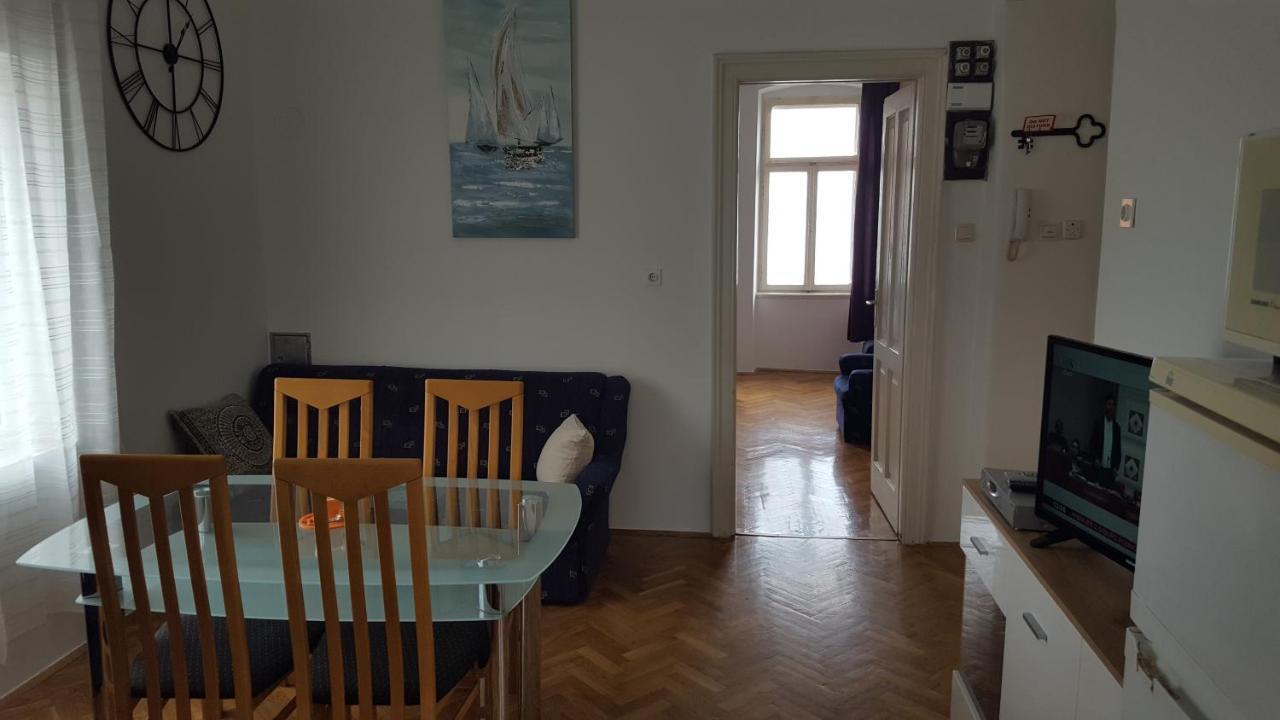 Apartment Sandi Fiume Esterno foto