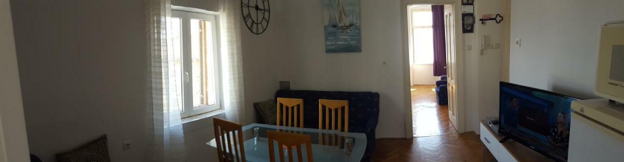 Apartment Sandi Fiume Esterno foto